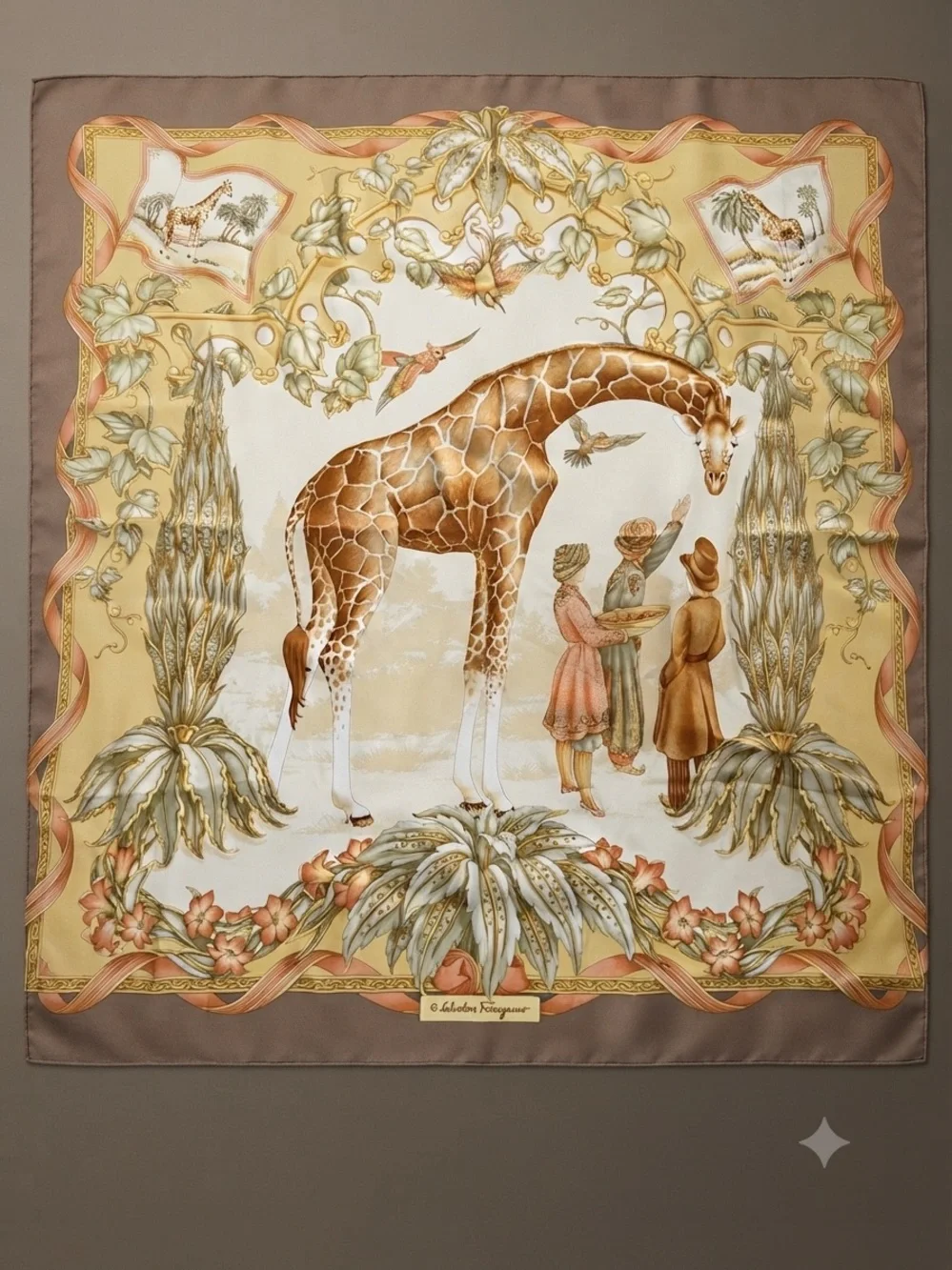 Salvatore Ferragamo Giraffe scarf in Beige, Brown and Gold